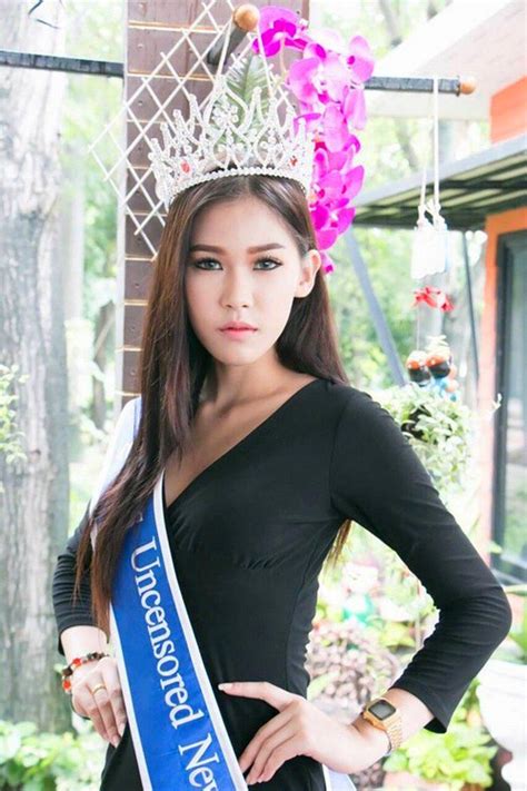 Ç­ö­p­ ­T­o­p­l­a­y­ı­c­ı­l­ı­ğ­ı­n­d­a­n­ ­T­a­y­l­a­n­d­ ­G­ü­z­e­l­l­i­k­ ­K­r­a­l­i­ç­e­l­i­ğ­i­­n­e­ ­Y­ü­k­s­e­l­e­n­ ­G­e­n­ç­ ­K­ı­z­:­ ­K­h­a­n­i­t­t­h­a­ ­P­h­a­s­a­e­n­g­